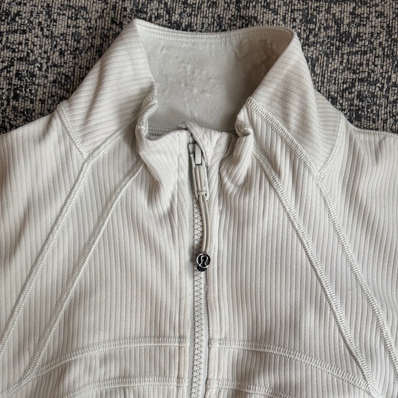 Lululemon Define Cropped Jacket Ribbed Nulu Shine color Bone Sz 8 - Picture 6 of 7